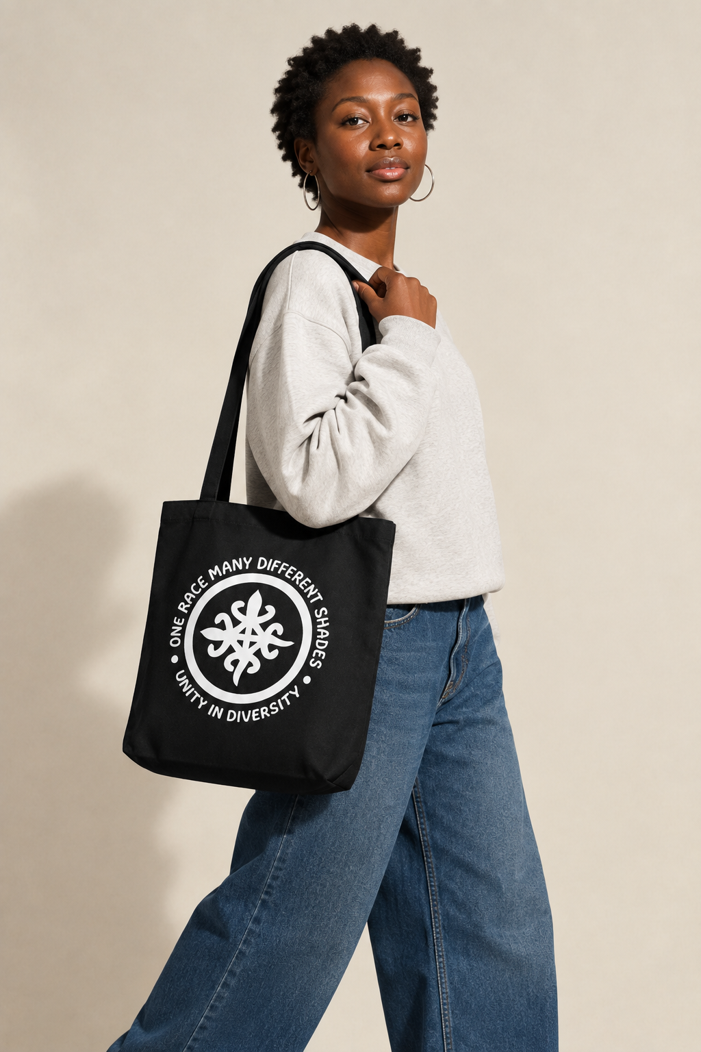 Carryall tote with reduced visual scale